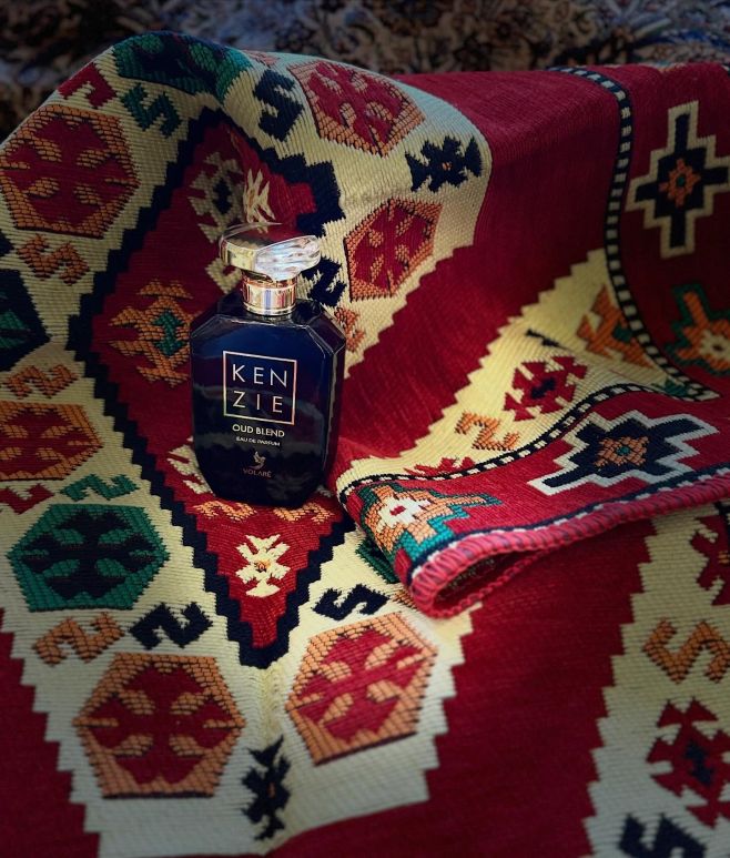 Parfém, který nás v obchůdku úplně nadchl. KENZIE OUD BLEND od Volare ⭐️. Obsahuje vanilkový cukr, šafrán, oud, hrušku a...